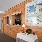 Les Balcons De Recoin - Hotel