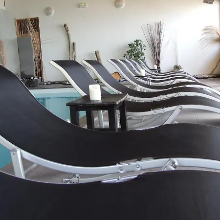 Otel Les Balcons De Recoin -